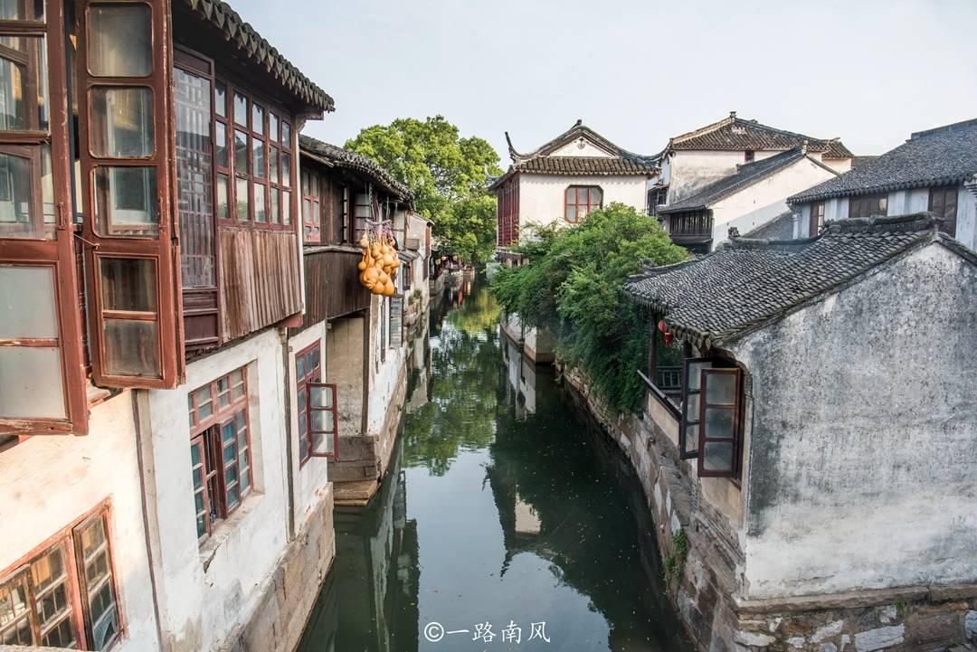 安莉芳控股盘中异动 下午盘股价大涨6.19%
